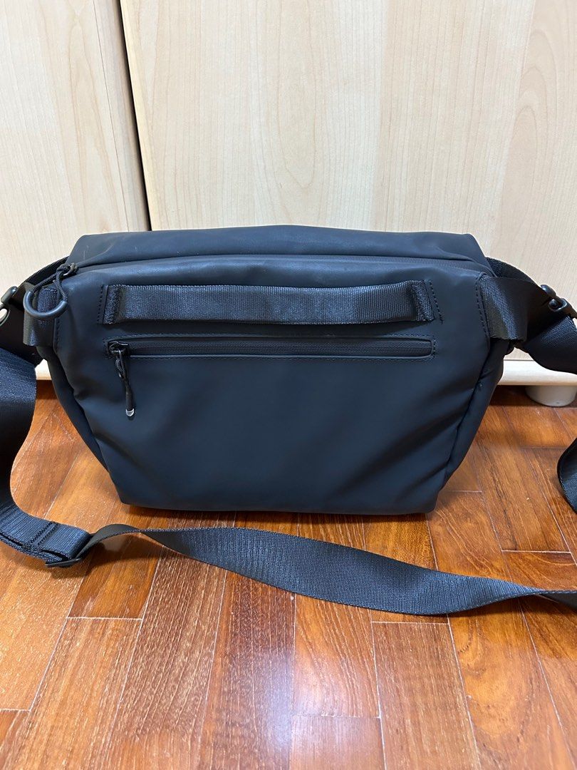 Ulanzi PB008 Camera Sling Bag, Men's Fashion, Bags, Sling Bags on Carousell