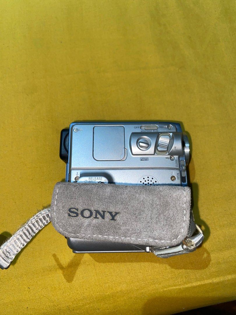 Sony Carl Zeiss Vario-Tessar Camcorder on Carousell