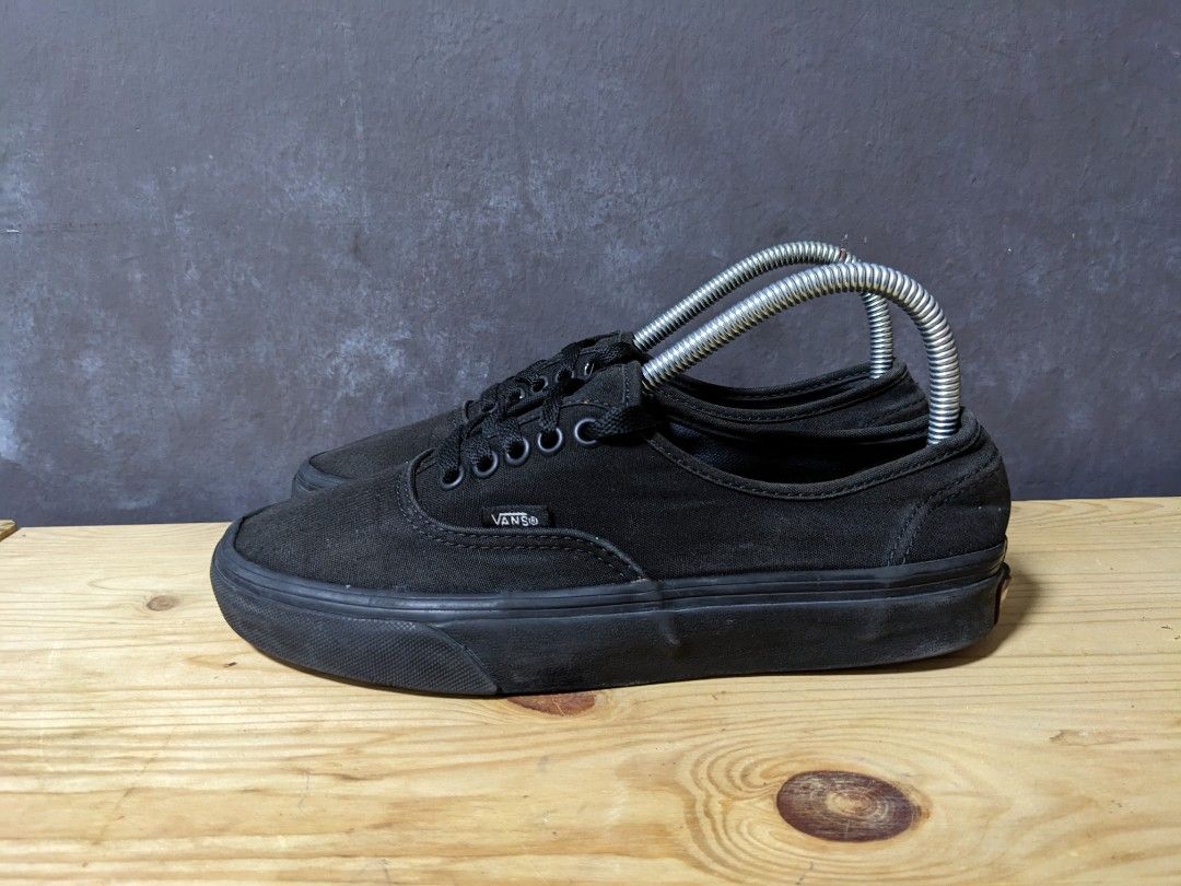 Vans new store era black