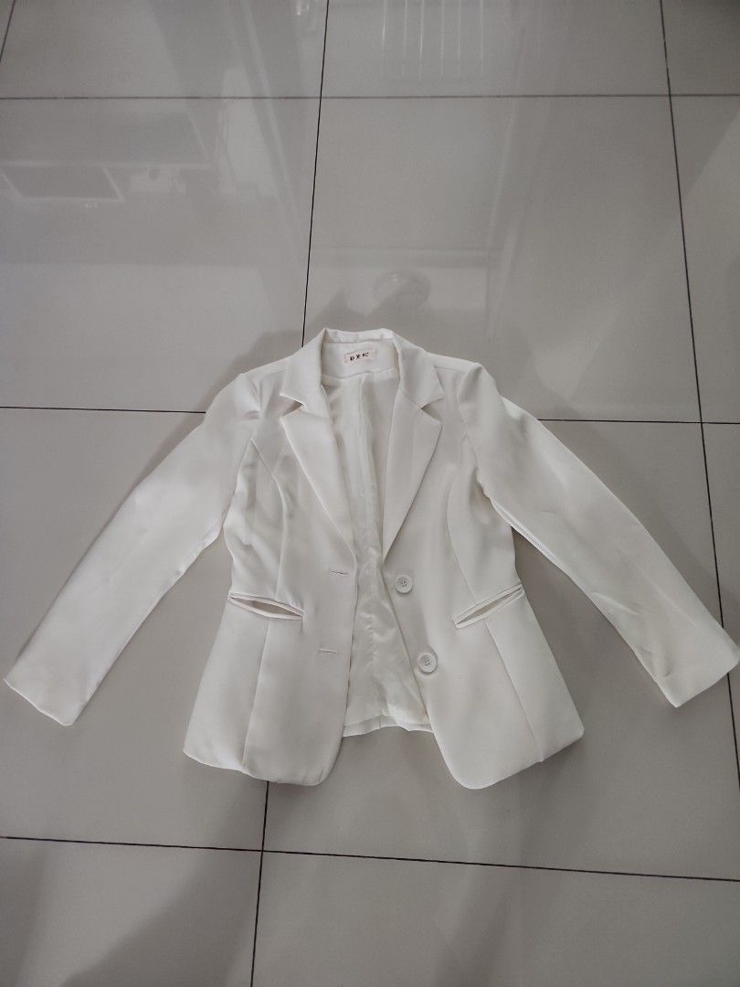 White blazer cheap black collar