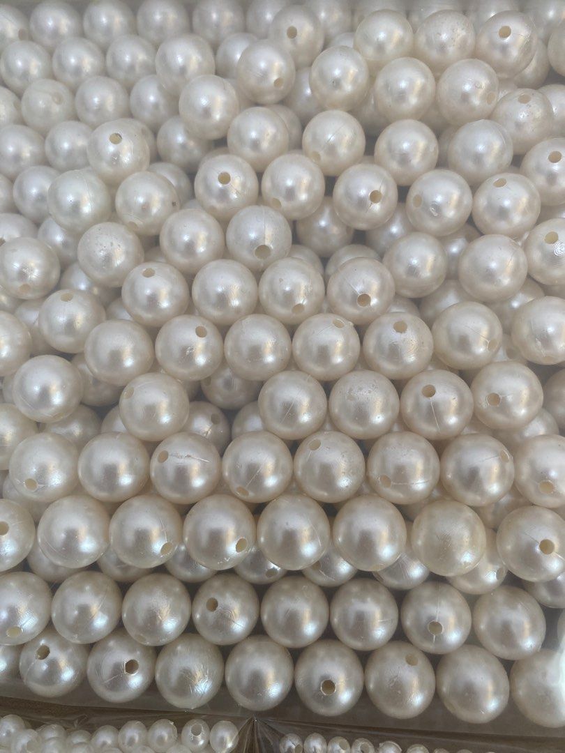 White shop plastic beads
