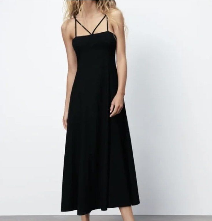ZARA Black Linen Blend Dress SMALL (Category: Dresses) located in Makati City. Submitted by dlhp__ (Listing ID 1234836643, Image 2). Description: -Brand new. Never worn but washed -Small.