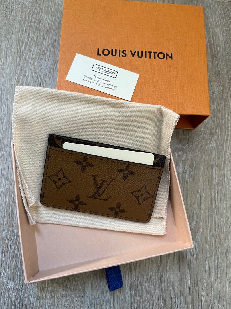 Shop Louis Vuitton TAIGA Enveloppe Carte De Visite (M64595) by