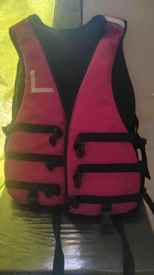 Affordable Life jackets on Carousell