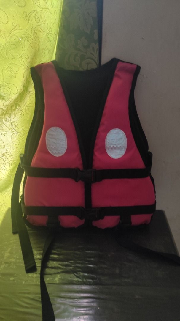 Affordable Life jackets on Carousell