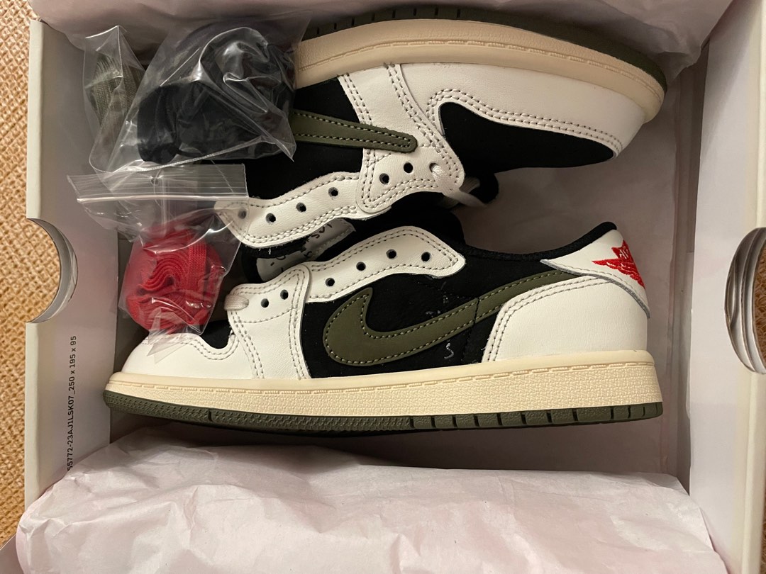 Travis Scott x Air Jordan 1 Low OG , 名牌, 鞋及波鞋- Carousell