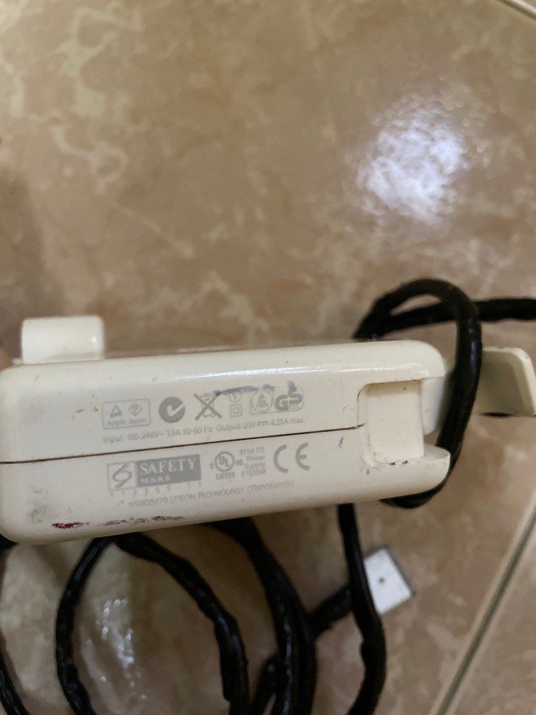 Apple MacBook Pro 15 Model A1398 85W charger adapter MagSafe 2