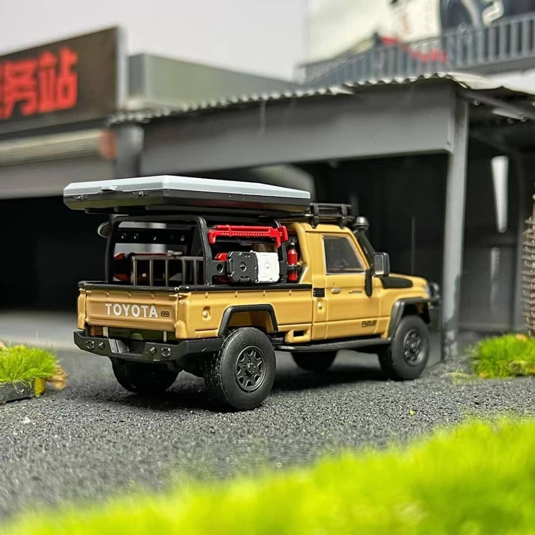 Autobots Models 1:64 TOYOTA LAND CRUISER LC79 Pickup Diecast