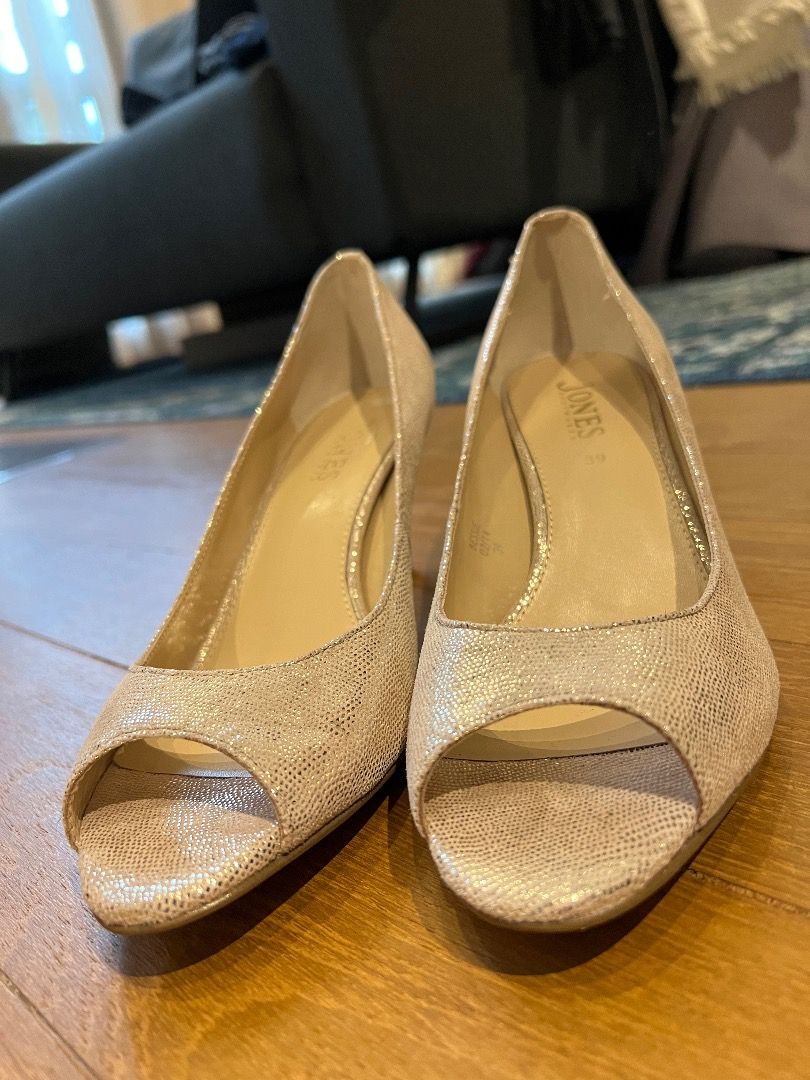 Gold heels and clutch outlet