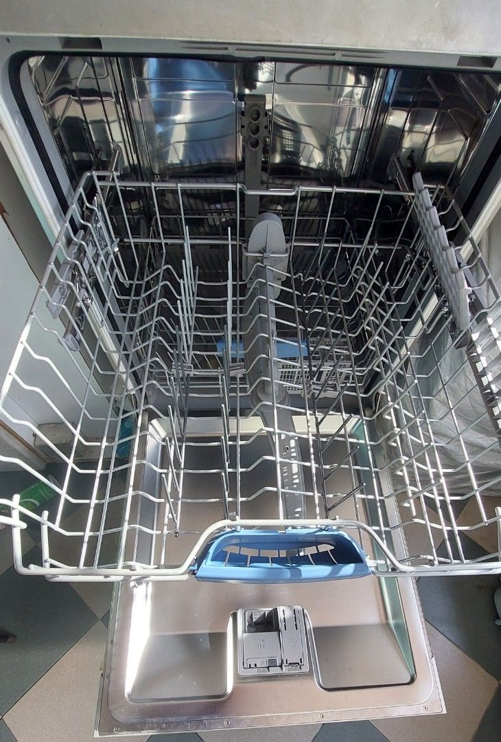 Bosch Dishwasher Series 6 SMS63L08EA, TV & Home Appliances, Kitchen