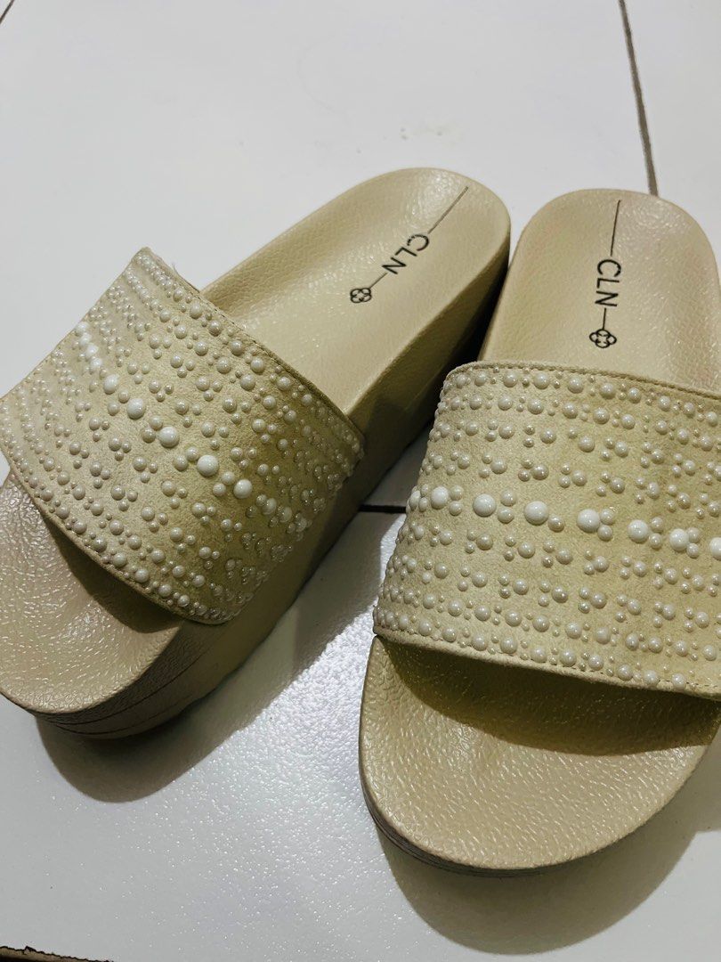 CLN SANDALS FOR SALE 500pesos, Men's Fashion, Footwear, Slippers & Slides  on Carousell