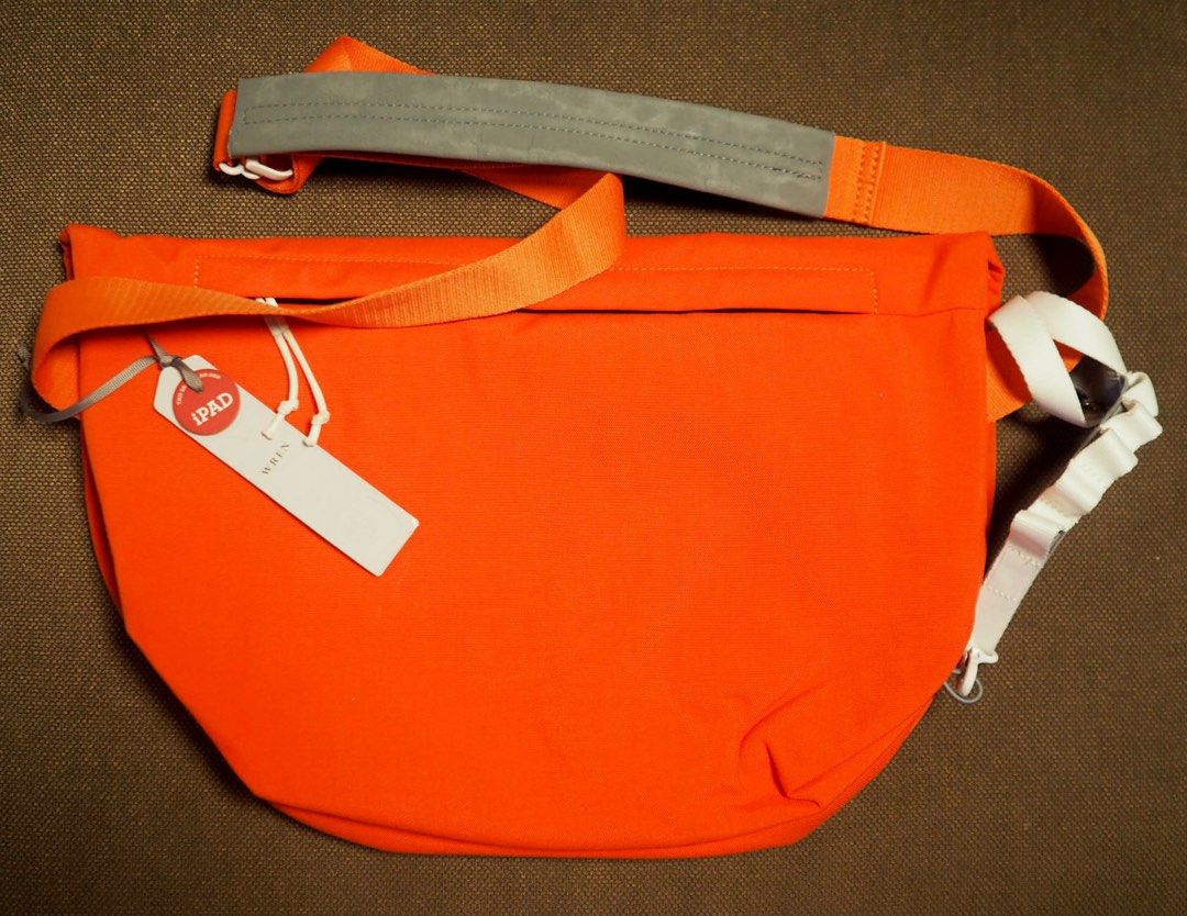 Crumpler Wren messenger bag, Computers & Tech, Parts & Accessories