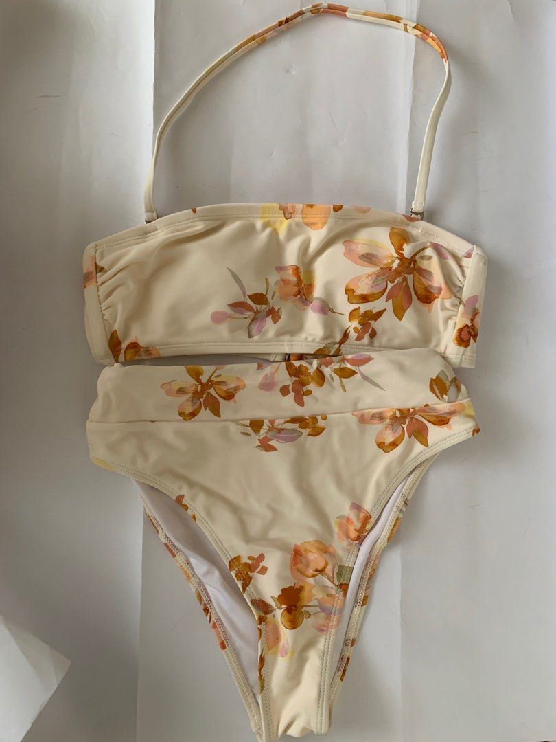 CUPSHE bikini (Category: Bikinis & Swimsuits) located in Batangas. Submitted by fmndz (Listing ID 1230068225, Image 1). Description: Good as new as I've only worn this for 30mins High waisted Last pic for size guide Have 3 holes to hook the bra Have pad inserts Lp posted.