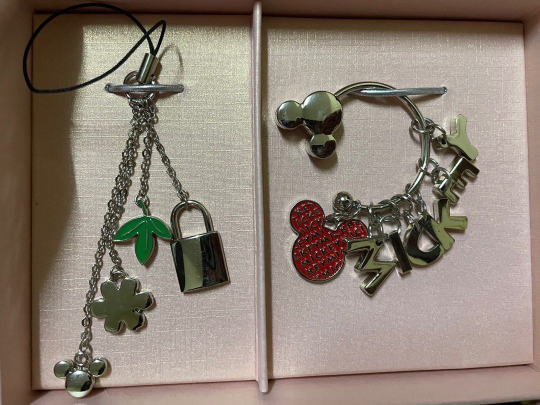Disney mickey mouse keychain keyholder hobbies toys stationary