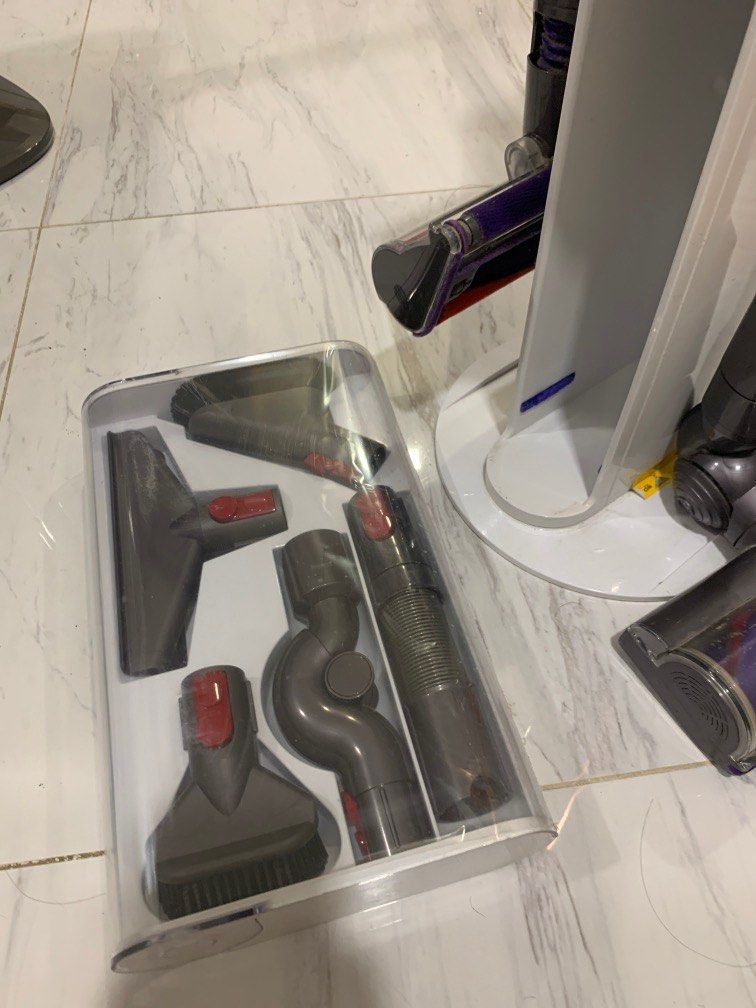 Dyson V10 docking station with all attachments, TV & Home Appliances