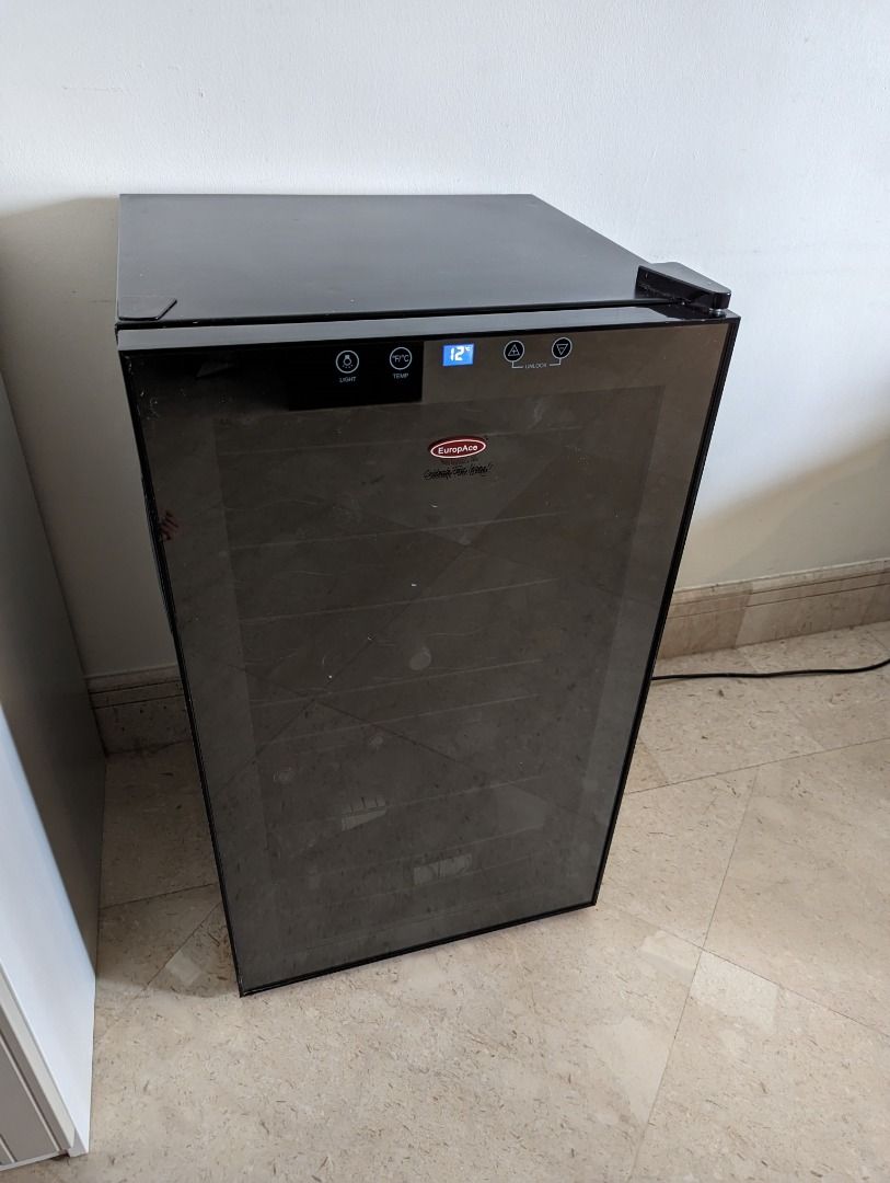 Europace wine chiller 33 bottles EWC 331, TV & Home Appliances, Kitchen