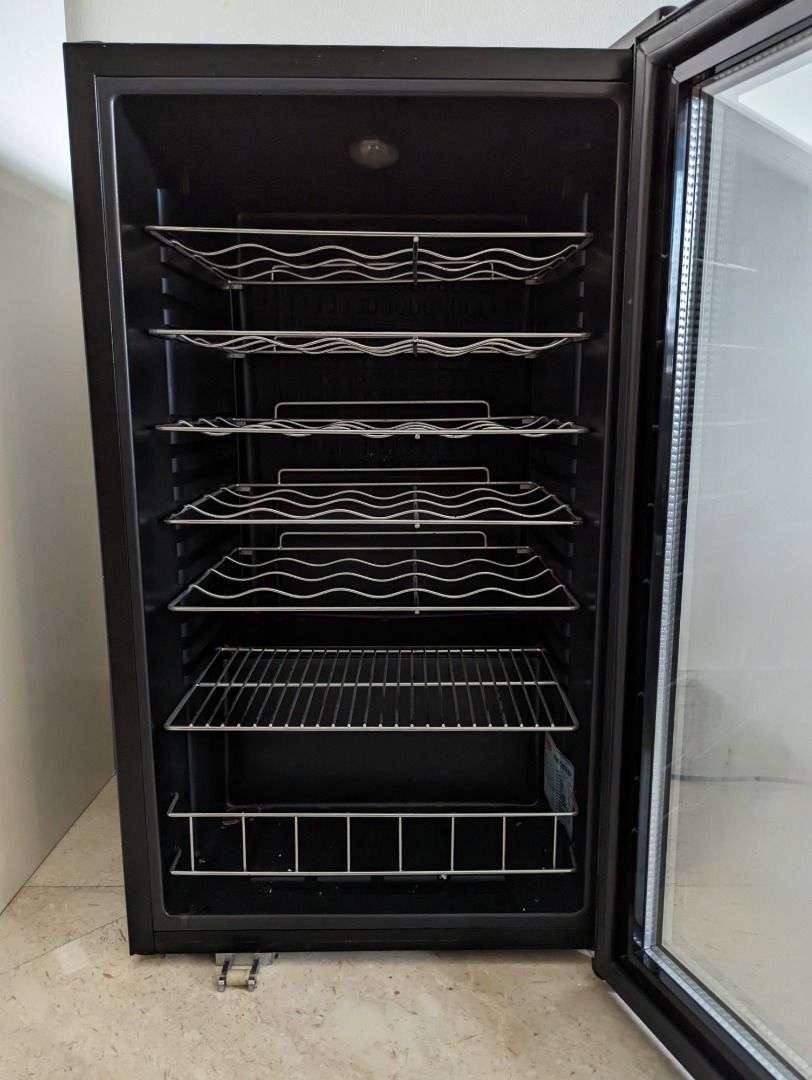 Europace wine chiller 33 bottles EWC 331, TV & Home Appliances, Kitchen