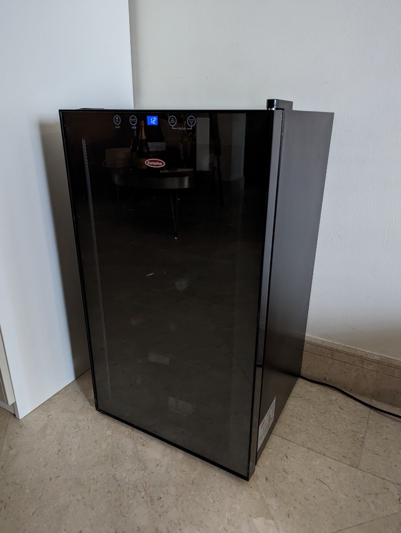 Europace wine chiller 33 bottles EWC 331, TV & Home Appliances, Kitchen