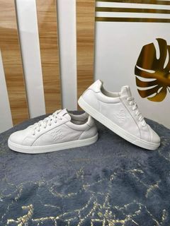 Fendi sneaker
Authentic 😍
Genuine leather 
Rank A
Size EU 36-36.5 fit / US 6 / 23.5cm in women 👩🏻
🅿️ 15,880 only + shipping fee

📌