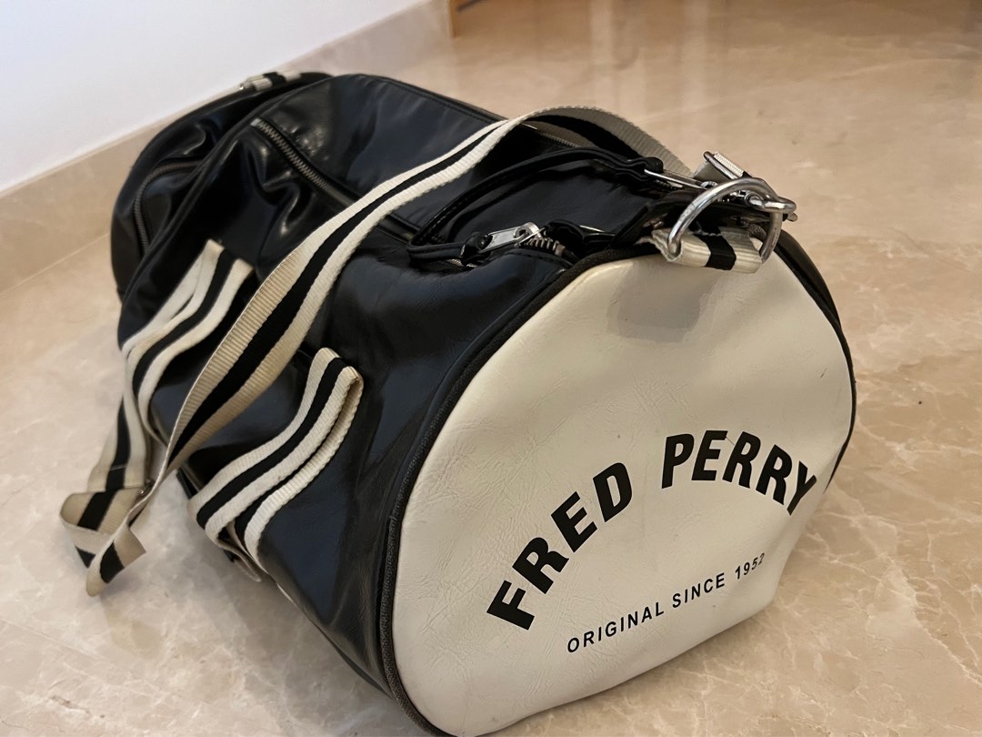 Fred perry barrel hot sale bag white