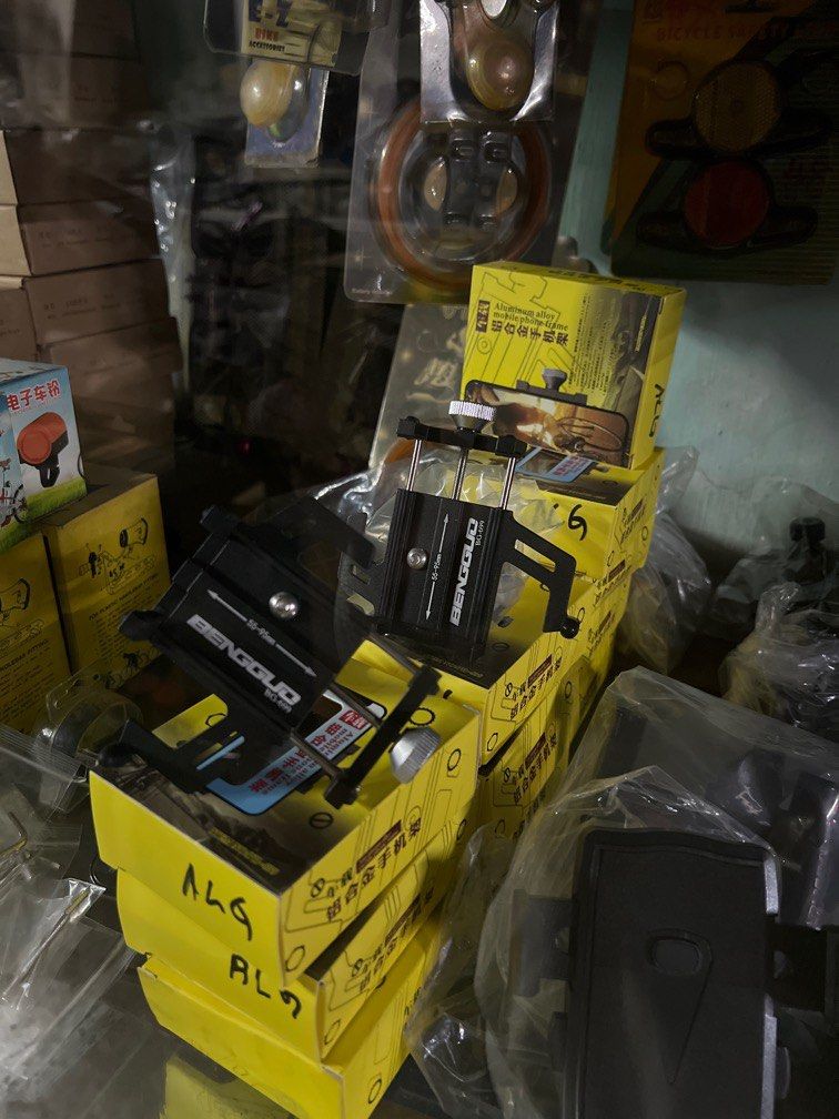 [Garage Sale] Bike lights and Phone Holder, Sports Equipment, Bicycles