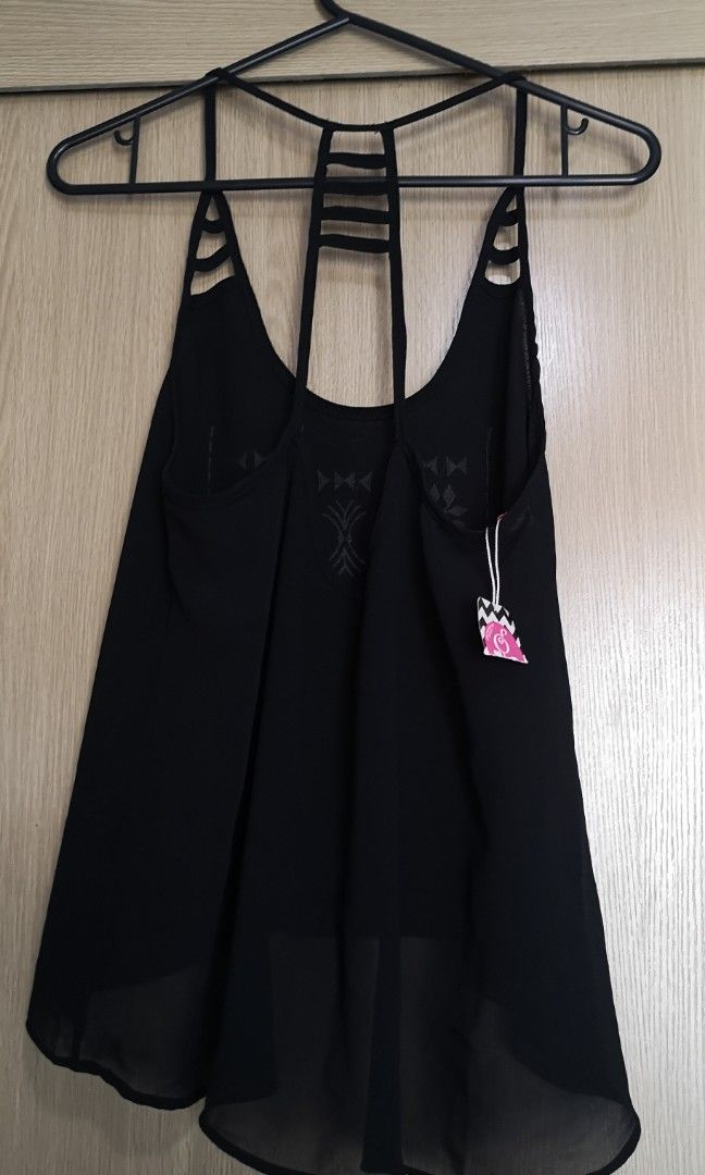 Genevieve Gozum Summer backless top (Category: Activewear) located in Malabon City. Submitted by joyceee_declutters (Listing ID 1230145637, Image 2). Description: With tags, never worn.