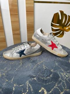 Golden Goose Deluxe Brand sneaker
Authentic 💯
Genuine leather 
Rank A
Size EU 37 / US 6.5 / 24.5cm in women 👩🏻
Size US 5 in men 👨🏻
🅿️ 14,980 only + shipping fee