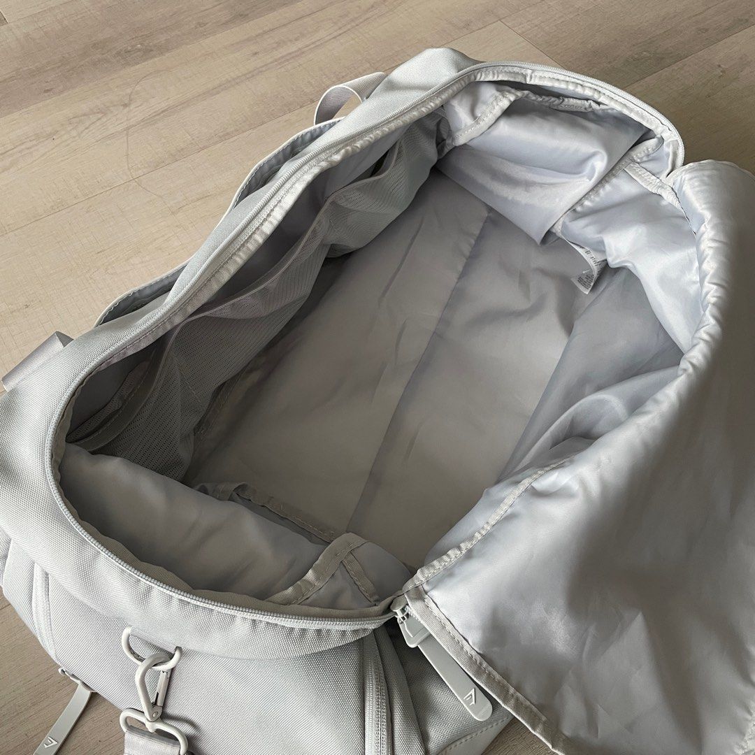 Gymshark Duffel Bag (Medium), Women's Fashion, Activewear on Carousell