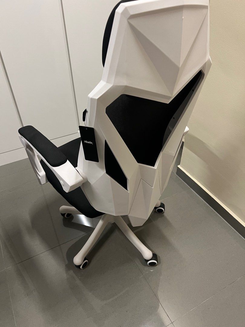 Hbada gaming chair, Furniture & Home Living, Furniture, Chairs on Carousell