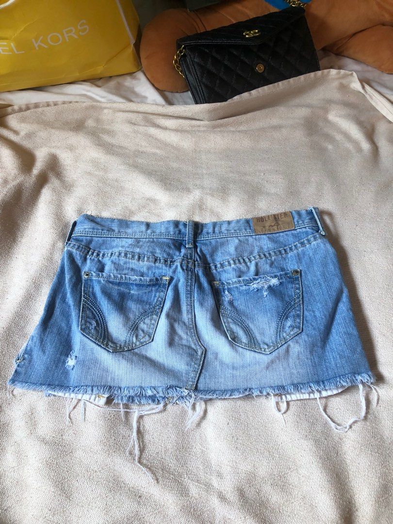 hollister mini denim skirt (Category: Skirts) located in Manila. Submitted by clovesu (Listing ID 1230159180, Image 2). Description: fits 27”-28” perfect wash of denim .