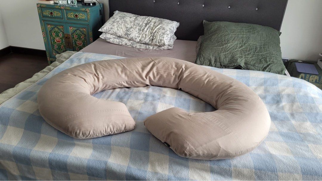 Hooga pregnancy pillow, Babies & Kids, Maternity Care on Carousell