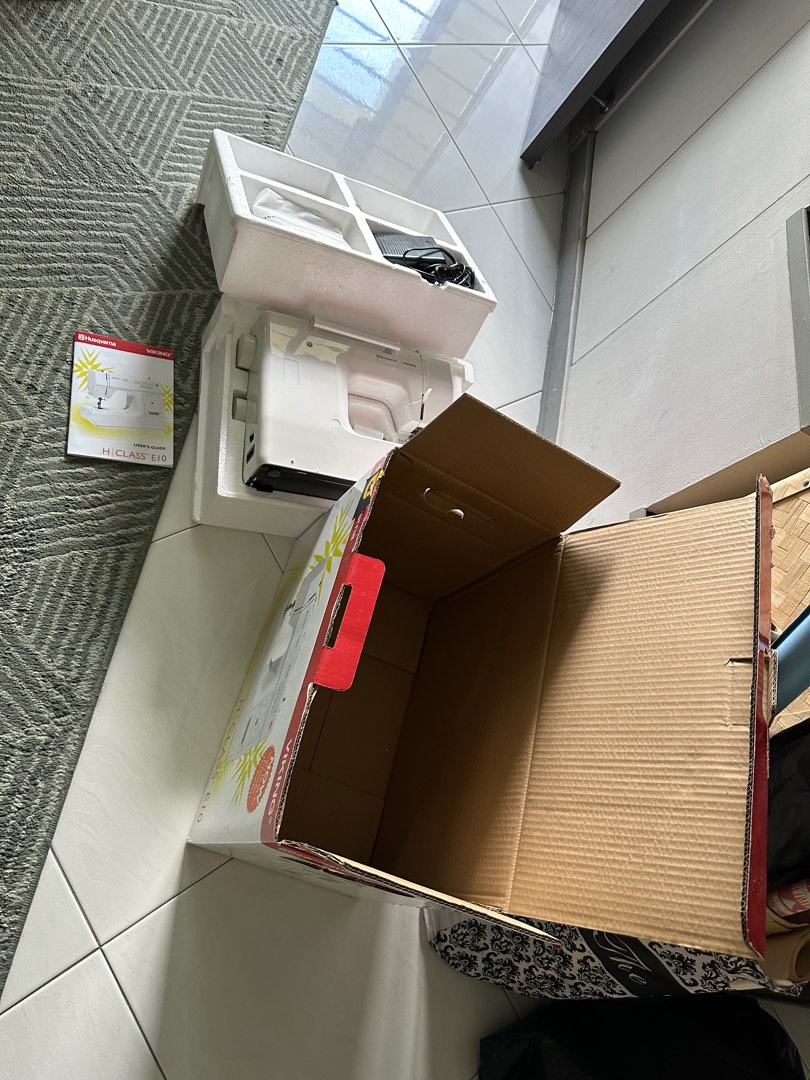 Husqvarna Viking Sewing Machine H/Class E10, TV & Home Appliances