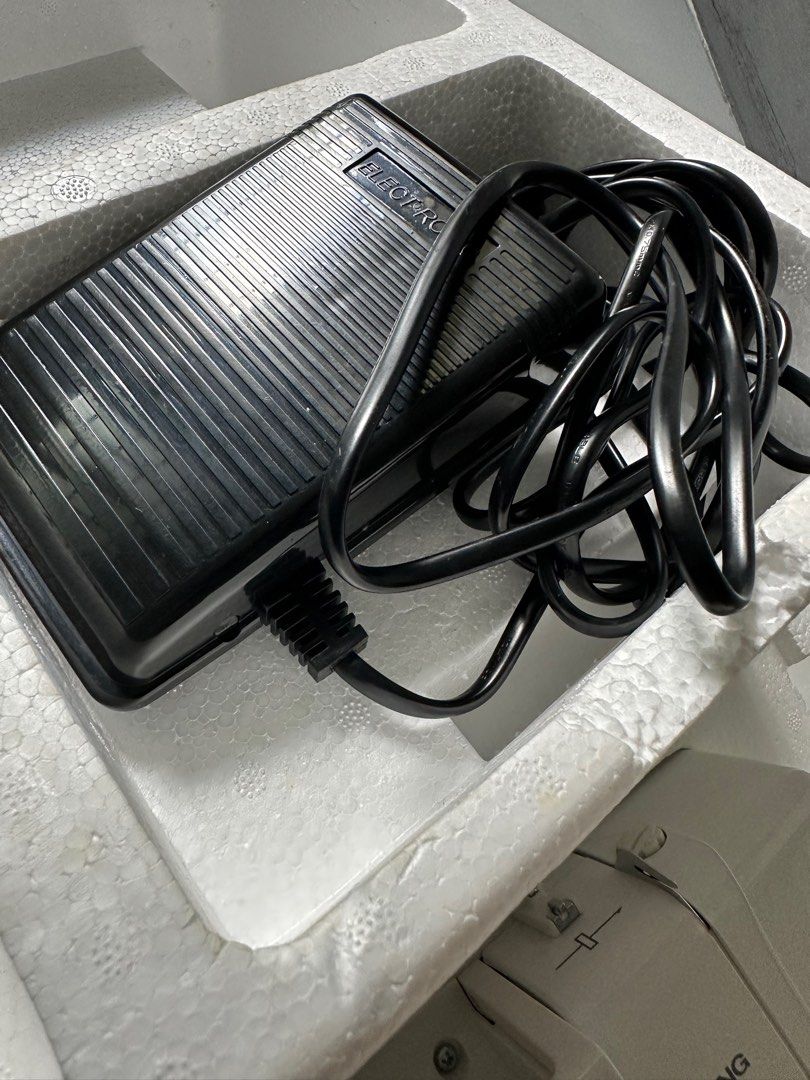 Husqvarna Viking Sewing Machine H/Class E10, TV & Home Appliances