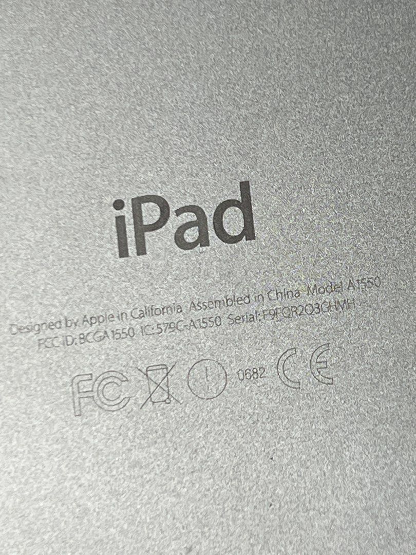 iPad Mini 4 with sim slot defective (Category: iPad) located in General Santos City (Dadiangas). Submitted by toysville888 (Listing ID 1230008699, Image 3). Description: Defective ipad mini 4 with sim slot model A1550 battery, matagal ma lowbat camera, very goods wifi, goods sim slot, goods issue: flickering screen and icloud locked for repair or for parts goods pa po ito.. nag o on pa po.kaya lang na fi flicker ang screen. location: gensan addl 