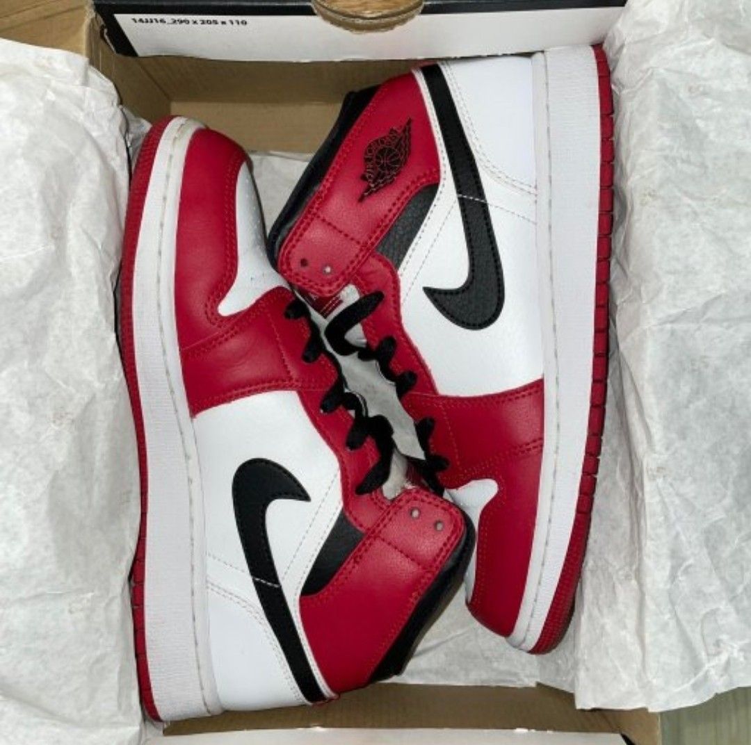 Jordan 1 Mid Chicago (GS 6Y US) (Category: Sneakers) located in Quezon City. Submitted by _jfa_ (Listing ID 1230129009, Image 2). Description: Jordan 1 Mid Colorway: Chicago (White Toe) Size: GS 6Y US (24cm) Condition: 9 out of 10 (with box, soles a bit dirty but will be cleaned once sold) RFS: unloading unused shoes.