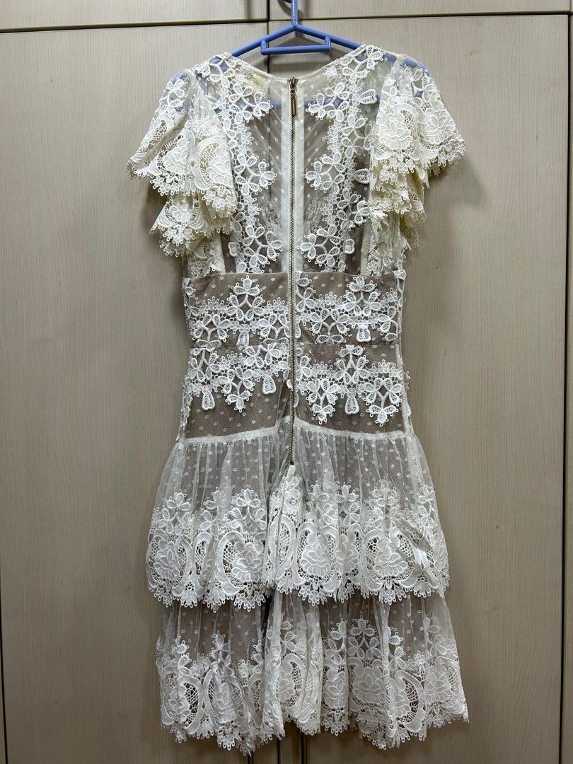 Lacey White Dress for simple wedding (Category: Evening dresses & gowns) located in Quezon City. Submitted by favourite_things (Listing ID 1230094852, Image 2). Description: Made in Australia, very nice material. Can use for beach/garden wedding. Suits taller ladies 5’5-5’8”.