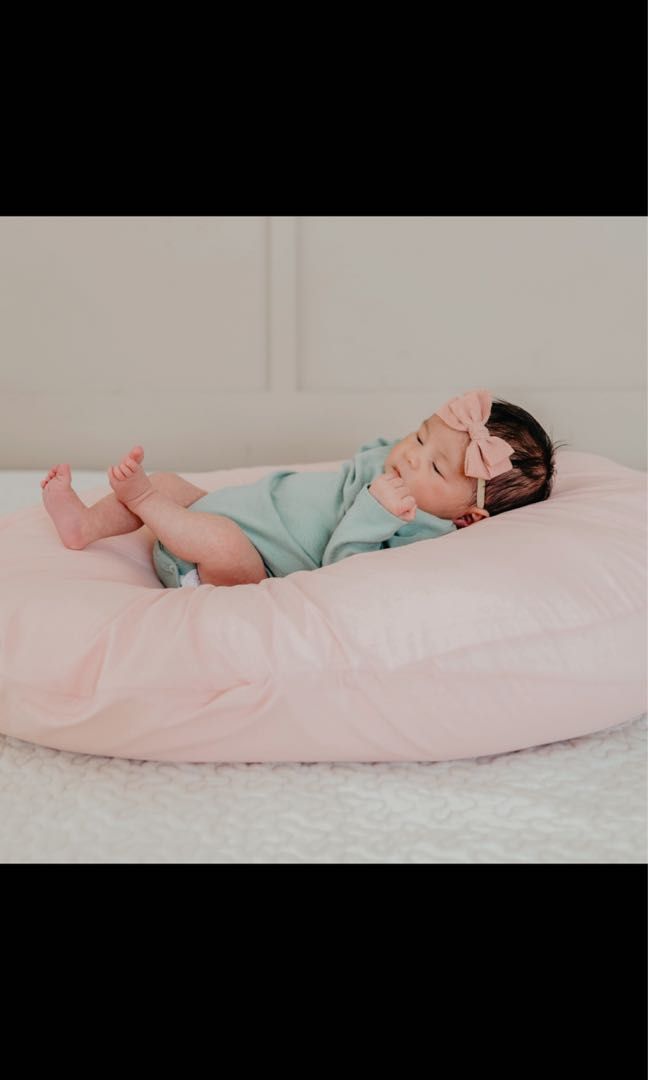 Like New Sunday Hug Baby Lounger Bed Colic Anti Reflux, Babies & Kids