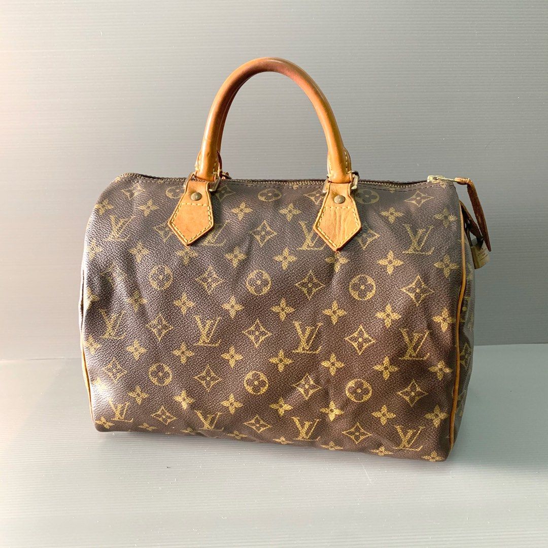 Authentic LOUIS VUITTON Epi Black Speedy Handbag, Luxury, Bags & Wallets on  Carousell