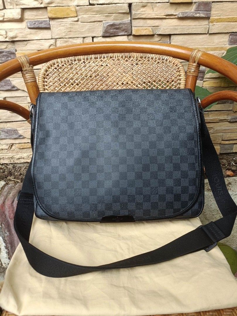 Lv mens sling (Category: Luxury Bags & Wallets) located in Butuan. Submitted by jen_pre (Listing ID 1230049101, Image 1). Description: .