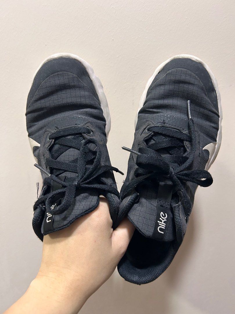 ladies nike black shoes