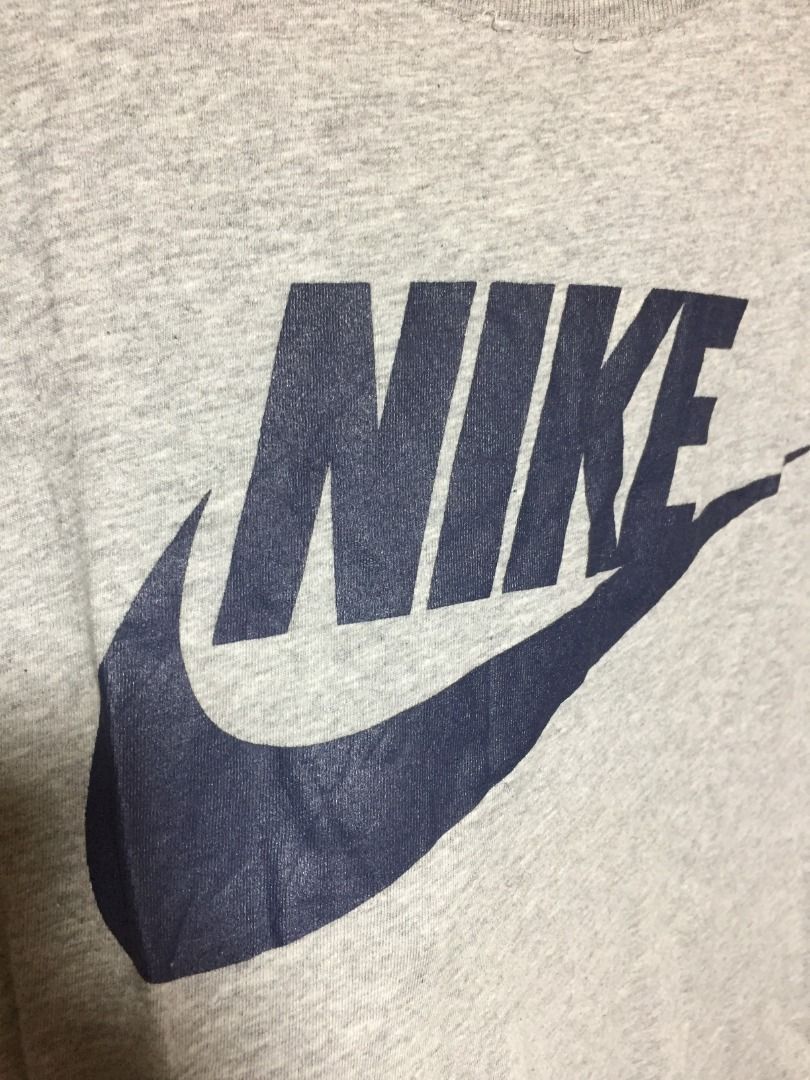 nike tee logo in middle