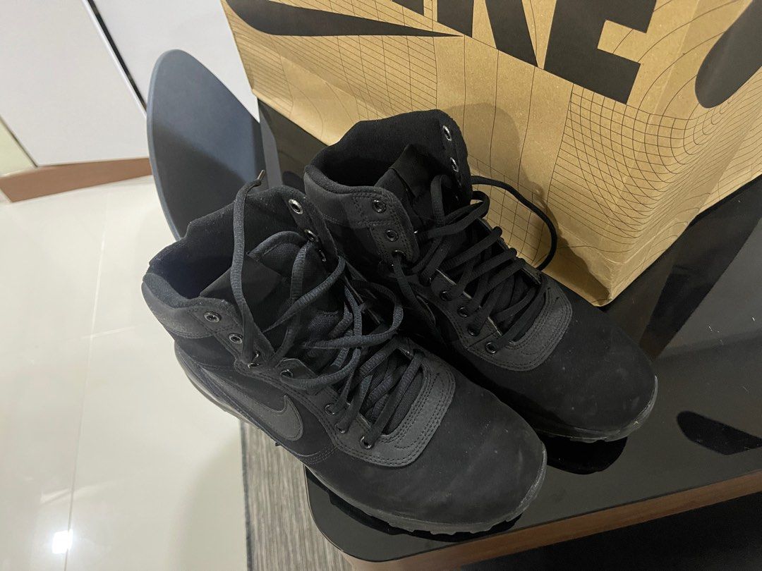 Manoadome boots shop