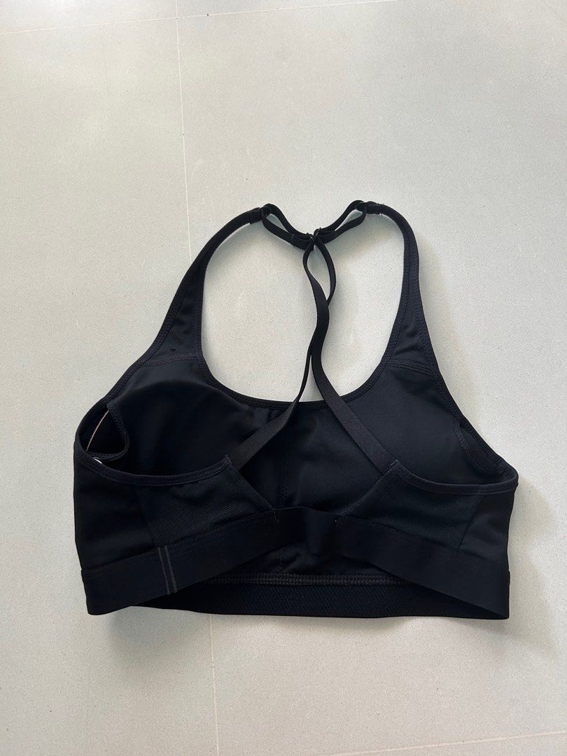 pending nike sports bra and gym shorts set, Women's Fashion, Activewear on  Carousell