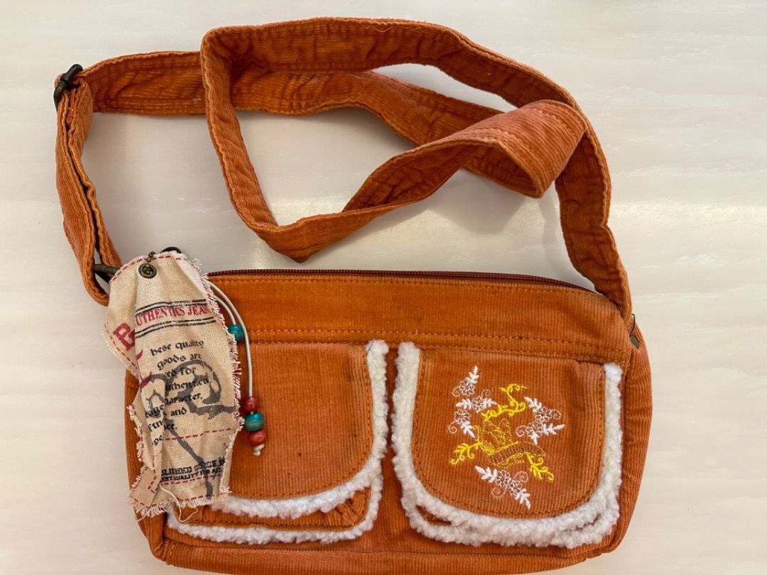Padini sling bag