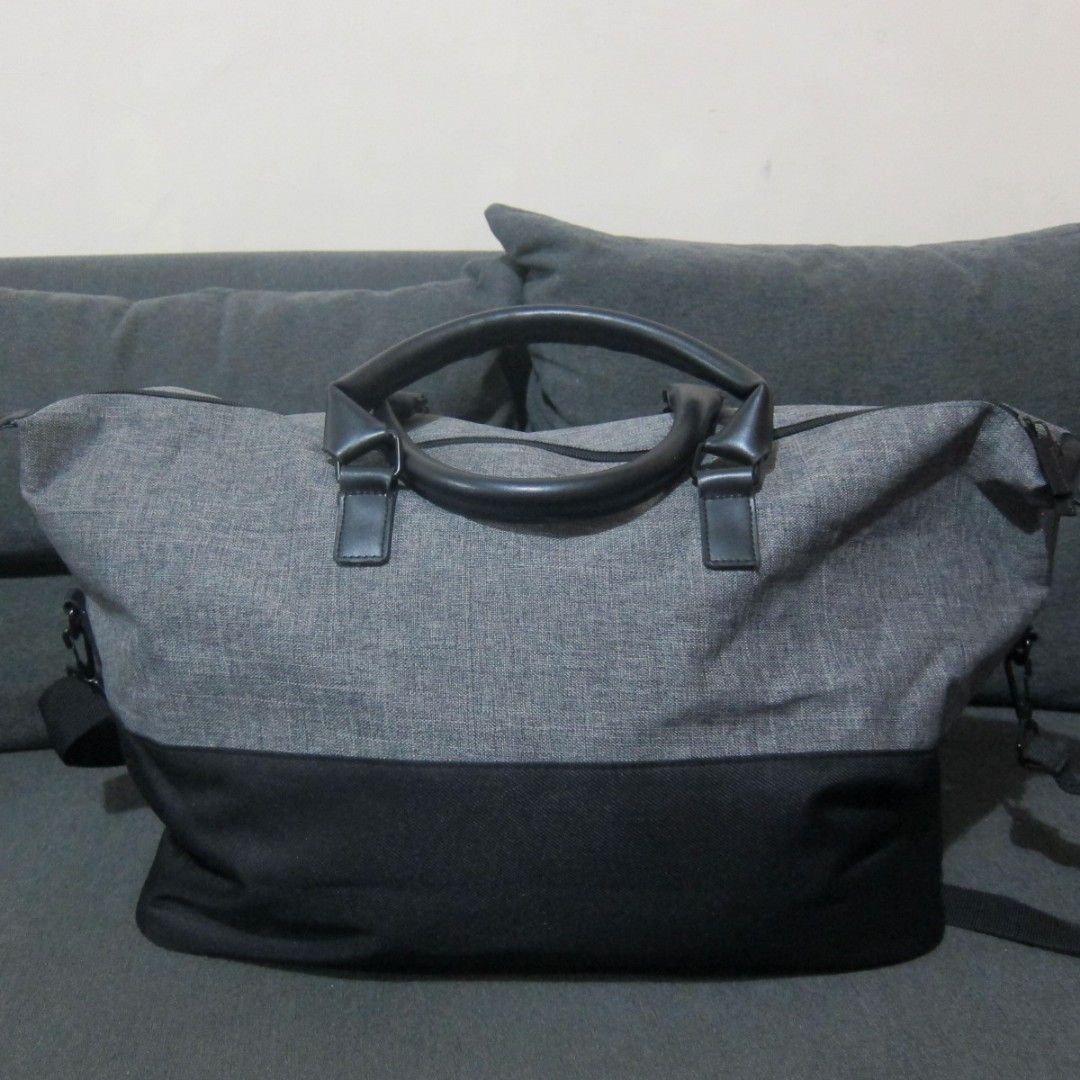 PreOwned SUPER RARE JOHNNIE WALKER travel bag on Carousell