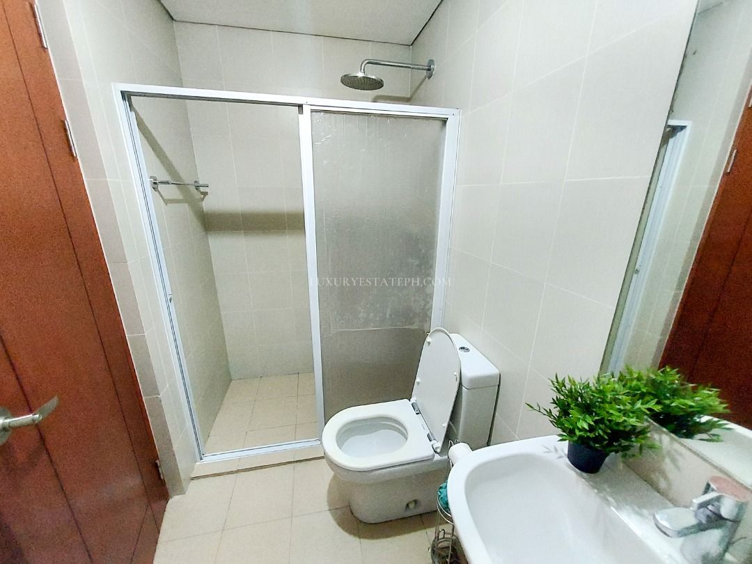 **RUSH** For Sale Eton Residences Greenbelt 1BEDROOM Loft Condo in