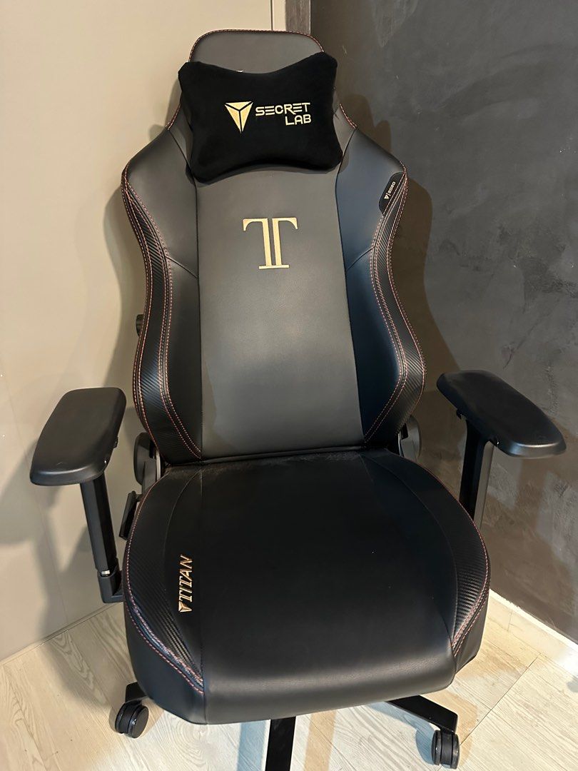 SecretLab Titan Gaming Chair, Furniture & Home Living, Furniture