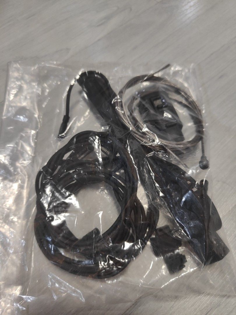 Shimano Di2 junction box, Shifter & battery 6880, Sports Equipment