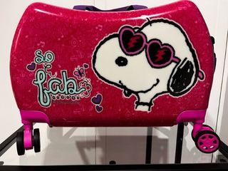 Snoopy bag with wheels
