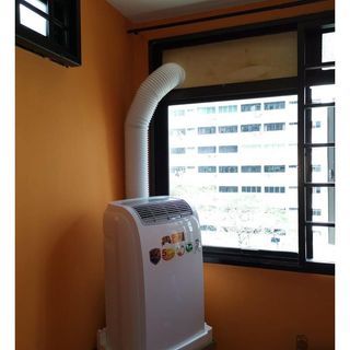 (Category: ) located in . Submitted by Sarine (Listing ID 1230110281, Image 1). Description: .